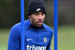 Aubameyang festejó con sus excompañeros del Barcelona en el vestidor tras triunfo en el Clásico