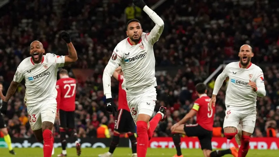 Sevilla, sin Tecatito Corona, rescató milagroso empate ante el United en Europa League