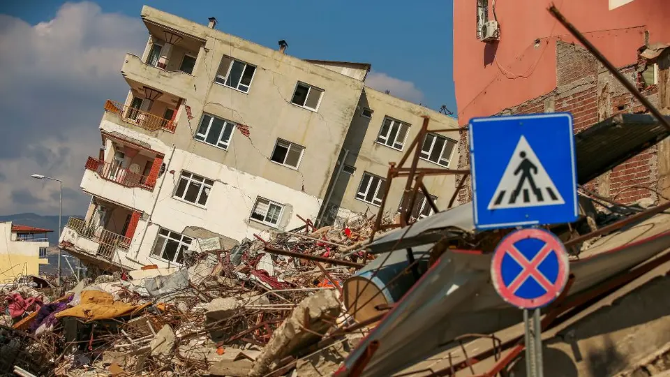 Turquía: Nuevo sismo dejó una persona fallecida y varios edificios derrumbados