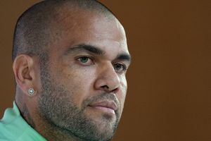 Dani Alves disputó su primer partido de futbol en prisión de Barcelona