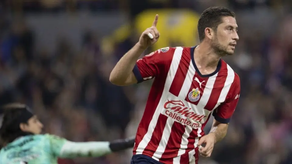 Chivas advirtió a Santiago Ormeño sobre una posible salida por exceso de delanteros