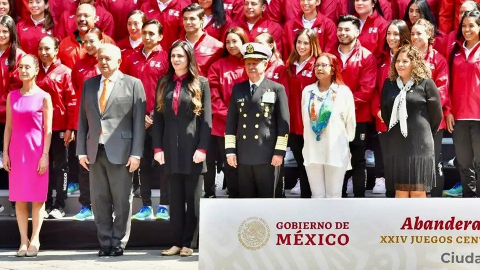 AMLO, presente en abanderamiento de la delegación mexicana que irá a los Juegos Centroamericanos