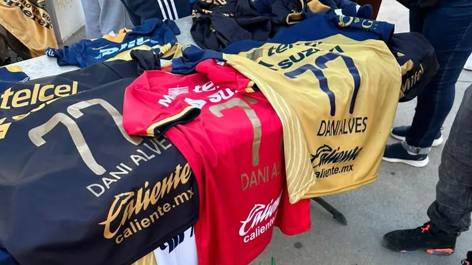 Pumas: Jerseys de Dani Alves continúan a la venta previo al juego ante Tijuana