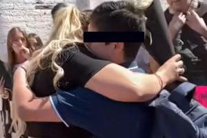 Día de San Valentín: Niño de secundaria se declara a su maestra