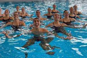 Tupperware anuncia que 'botellas con causa' para apoyar a nadadoras se agotaron