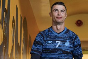 Cristiano Ronaldo celebró sus 38 años con sus compañeros del Al-Nassr