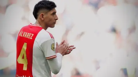 Edson Álvarez: Ajax eleva el precio; 10 mde piden más al Dortmund