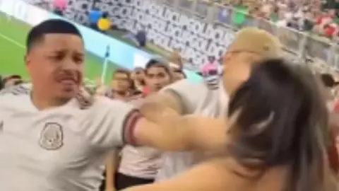 Aficionados del Tri iniciaron conato de bronca en las gradas ante Honduras