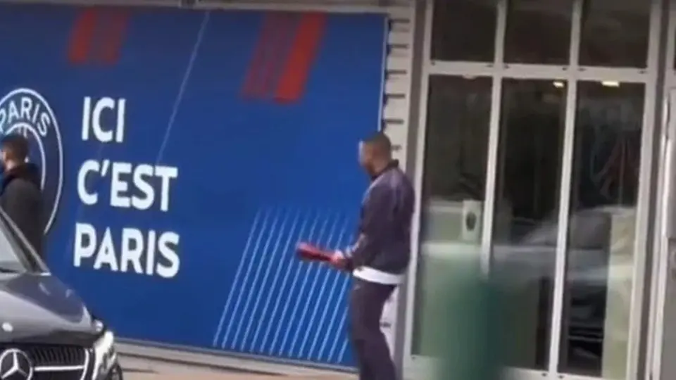 Kylian Mbappé: Imitó gesto del Dibu Martínez al ganar el Guante de Oro