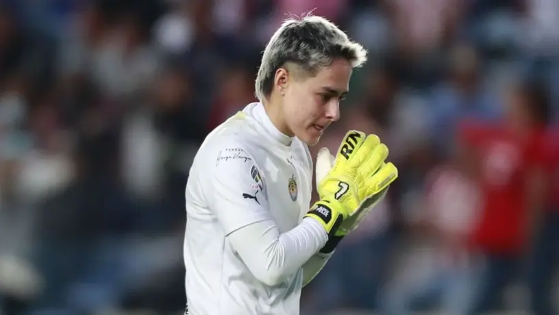 ¡Terrible oso! Blanca Félix cometió tremendo error que costó gol a Chivas