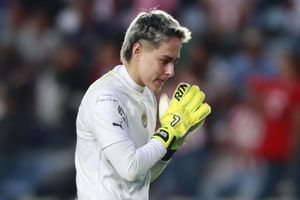 ¡Terrible oso! Blanca Félix cometió tremendo error que costó gol a Chivas