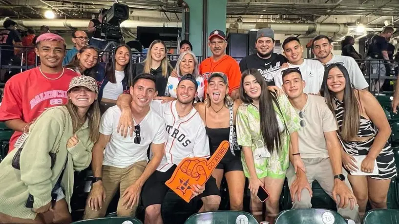 Santiago Giménez y algunos jugadores del Tri asistieron a juego de Astros