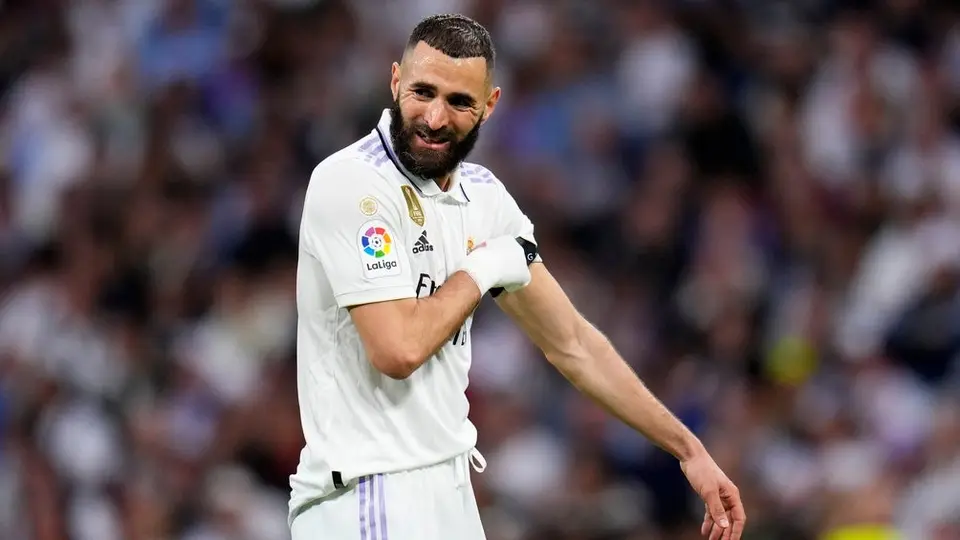 Benzema recibe cinco puntadas en el pie tras pisotón ante el Rayo Vallecano