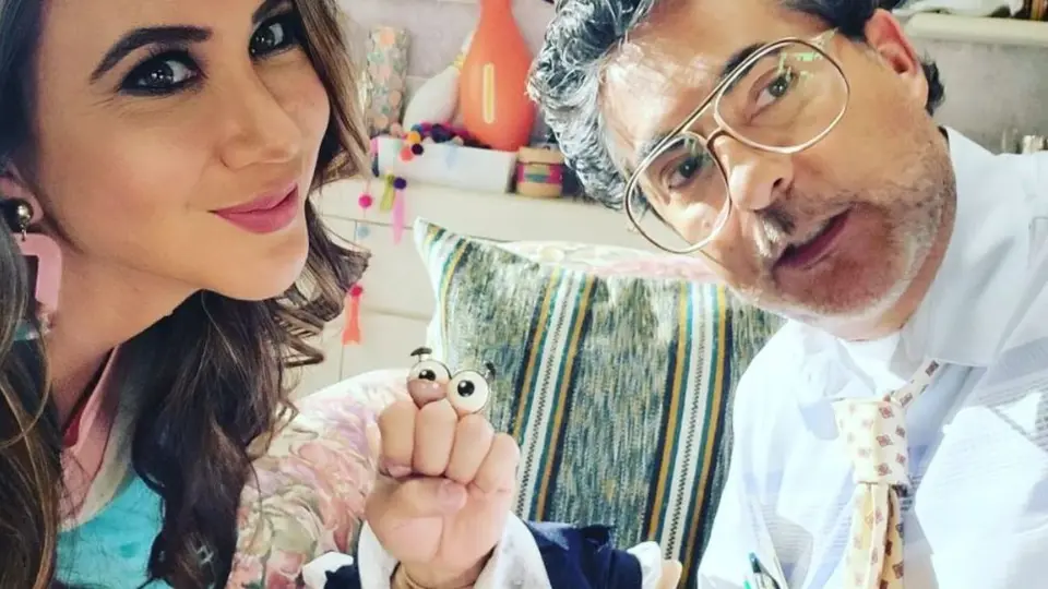 Raúl Araiza, feliz X2: estrena Chócalas, Compayito y cumple un año con su novia
