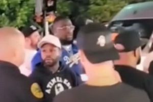 Floyd Mayweather es acusado por Jake Paul de intentar provocarlo: 'Había 50 tipos alrededor de mí'