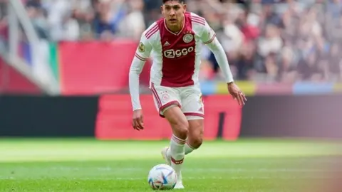 Edson Álvarez: Ajax a la espera de que el Dortmund haga una oferta oficial por el mexicano