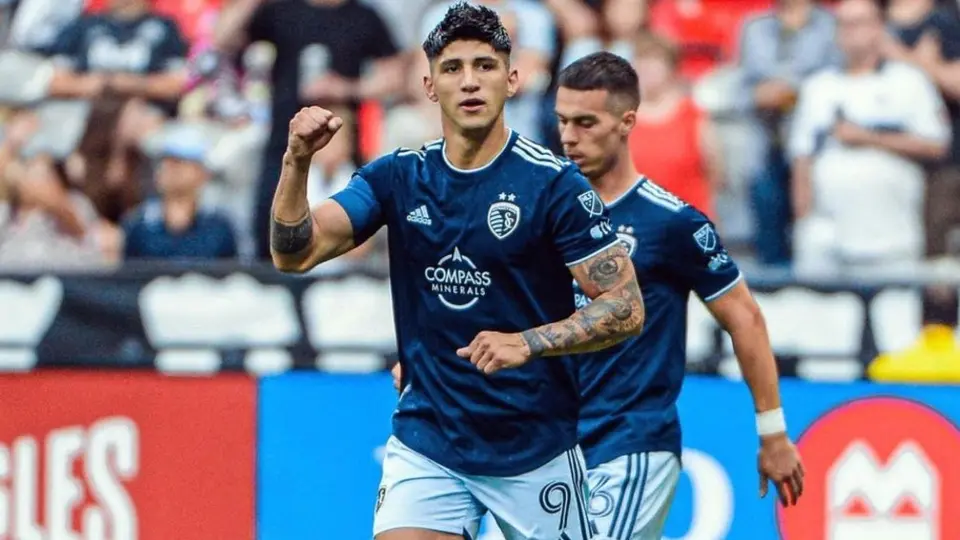 Alan Pulido analiza renovar con Kansas City; tardará 2 semanas en dar respuesta a Cruz Azul