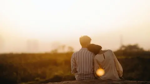 ¿Tu pareja es amiga de su ex? Descubre cómo manejar esta situación