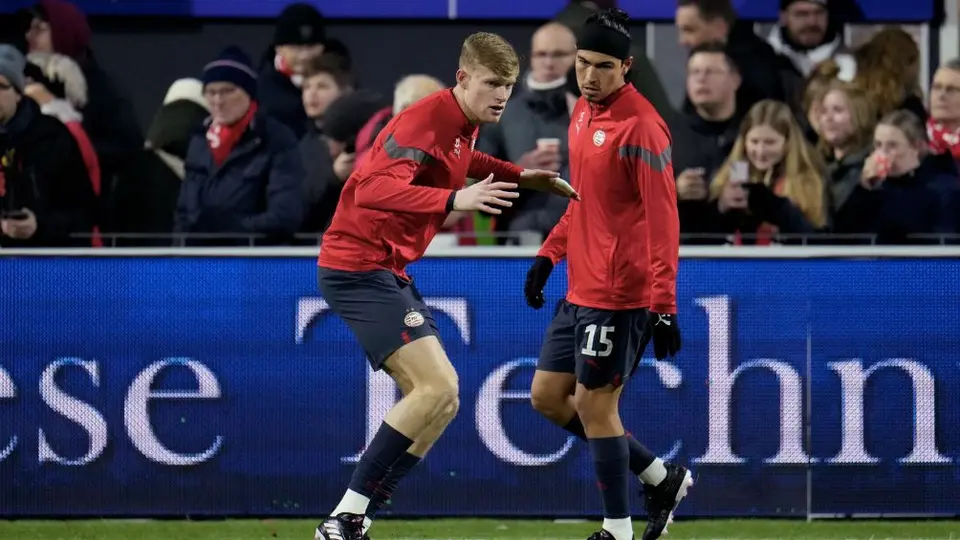 PSV de Erick Gutiérrez cayó ante el Emmen y se alejan del título en Holanda