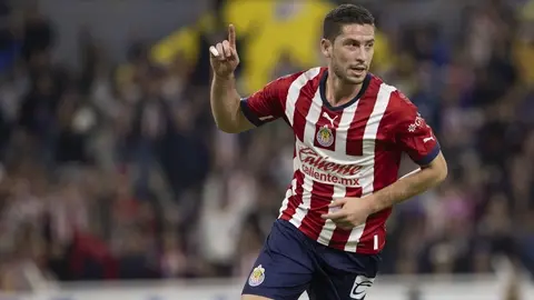 Santiago Ormeño: Tras no entrar en planes de Chivas, Puebla busca su regreso