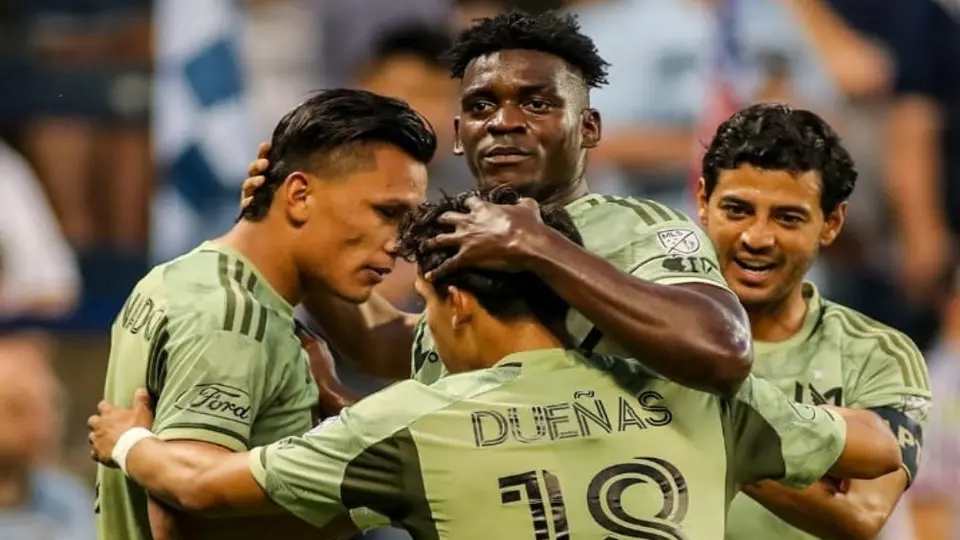 Carlos Vela da agónico triunfo a LAFC sobre Sporting Kansas City; Alan Pulido anotó gol
