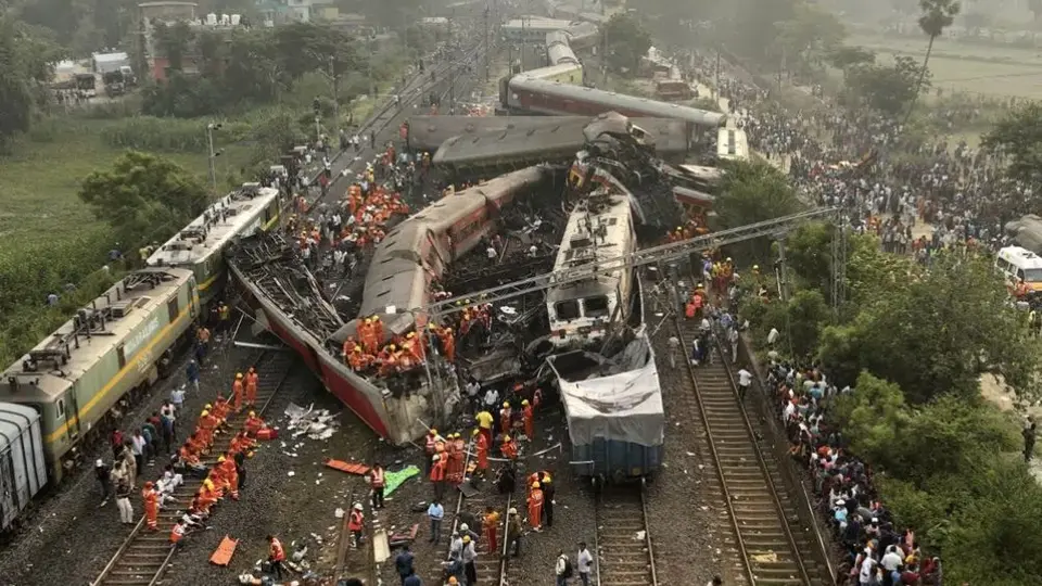 Accidente ferroviario en la India dejó a 280 muertos y más de 900 heridos