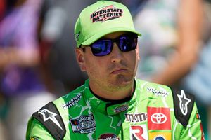 Kyle Busch infringió leyes de armas en México