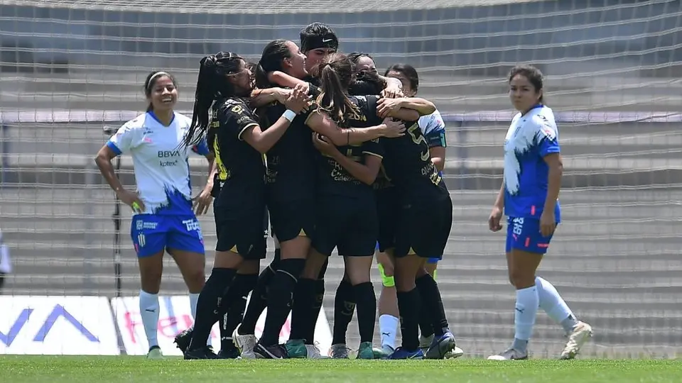 Con garra, Pumas femenil le sacó empate a Rayadas en CU