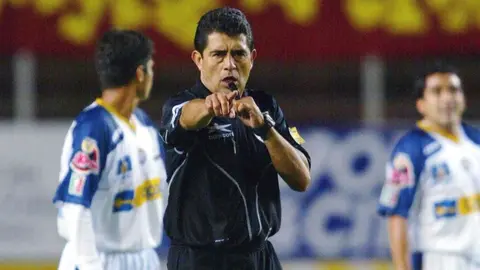 Gilberto Alcalá: 'En el arbitraje tanta crítica te llega a pegar mentalmente'