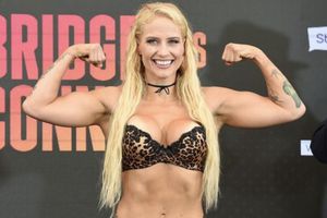 Ebanie Bridges ofrece su OnlyFans gratis a jugadores del Leeds si no descienden