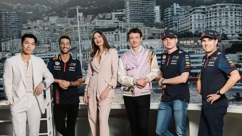 'Checo' Pérez y Max Verstappen recibieron lujosos relojes de Tag Heuer
