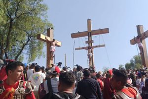 Actor de la Pasión de Cristo en Iztapalapa se desmaya durante la crucifixión de Jesús