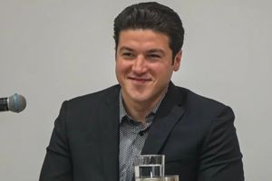 Samuel García hace encuesta sobre el estadio de Tigres, uno nuevo o remodelación de El Volcán