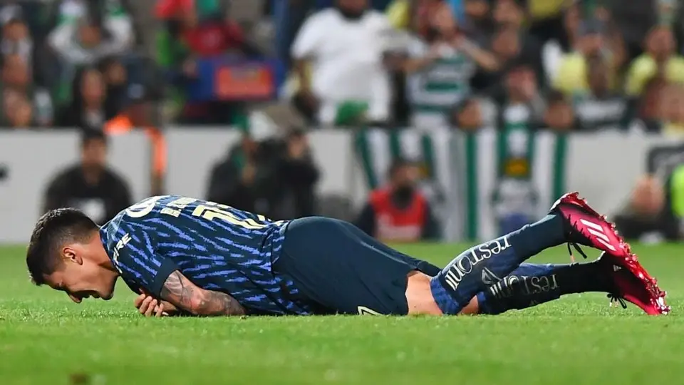 Zendejas salió entre lágrimas tras lesionarse en acción ante Santos
