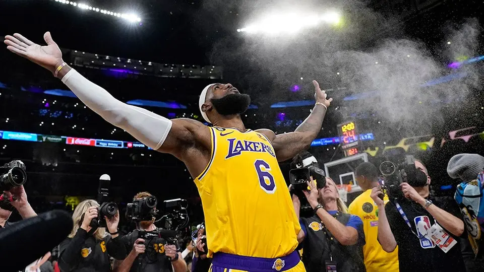 LeBron James se convierte en el máximo anotador en la historia de la NBA