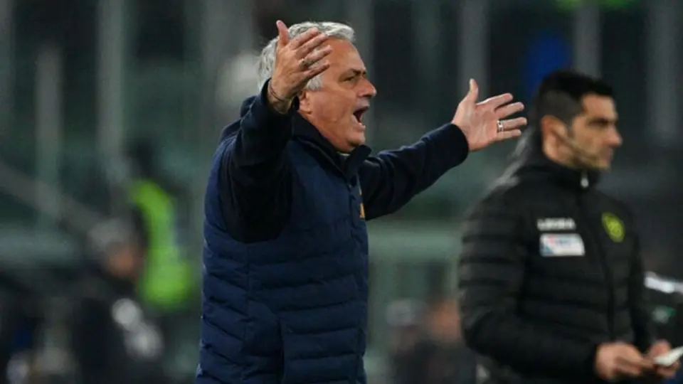 Serie A: José Mourinho ‘adelantó’ el campeonato del Napoli de Chucky Lozano