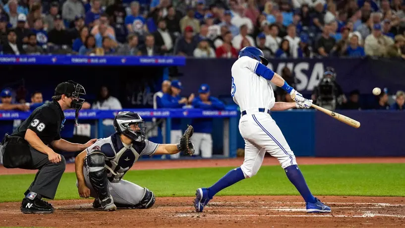 Alejandro Kirk anota la del desempate en la séptima y Toronto vence a Houston