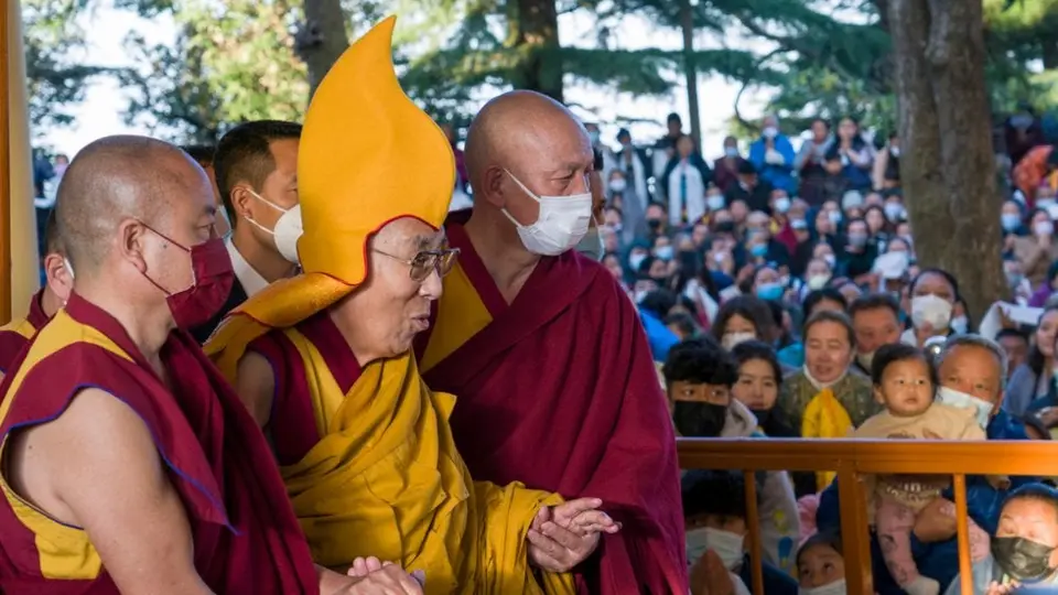 Dalai Lama: Reviven 'manoseo' a Lady Gaga por parte del líder religioso