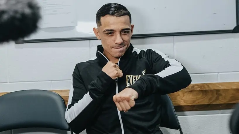 Venado López retuvo su título peso pluma de la FIB al noquear a Michael Conlan