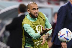 Cambian firmas de Dani Alves por cajetillas de tabaco en la prisión Brians 2