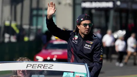 Checo Pérez recibe nuevo apodo por parte de Pirelli tras gran carrera en Australia