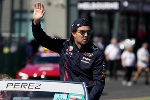 Checo Pérez recibe nuevo apodo por parte de Pirelli tras gran carrera en Australia