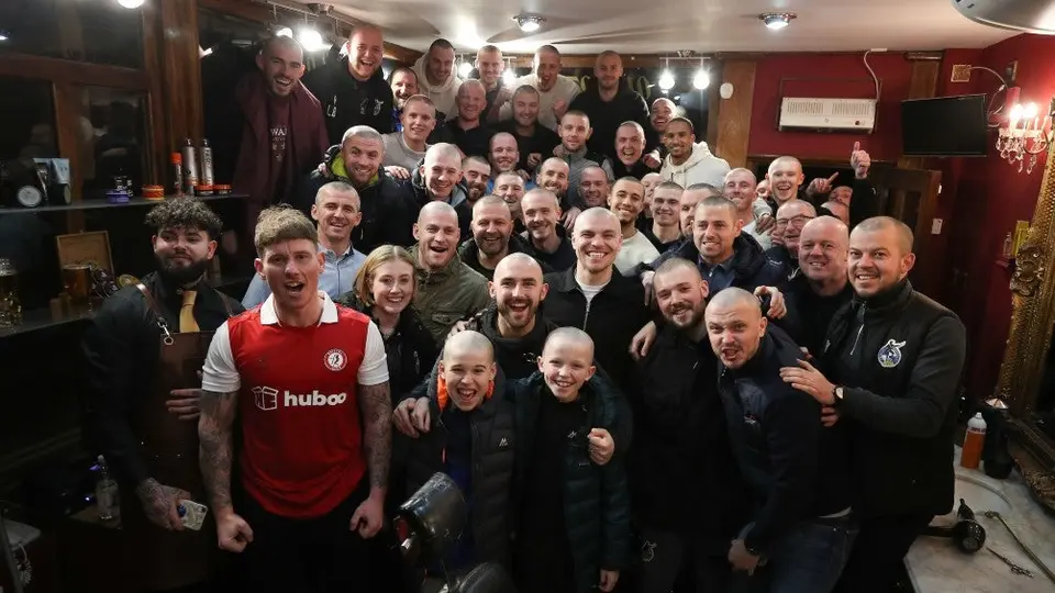 Nick Anderton: DT y jugadores del Bristol Rovers se raparon en apoyo a compañero con cáncer