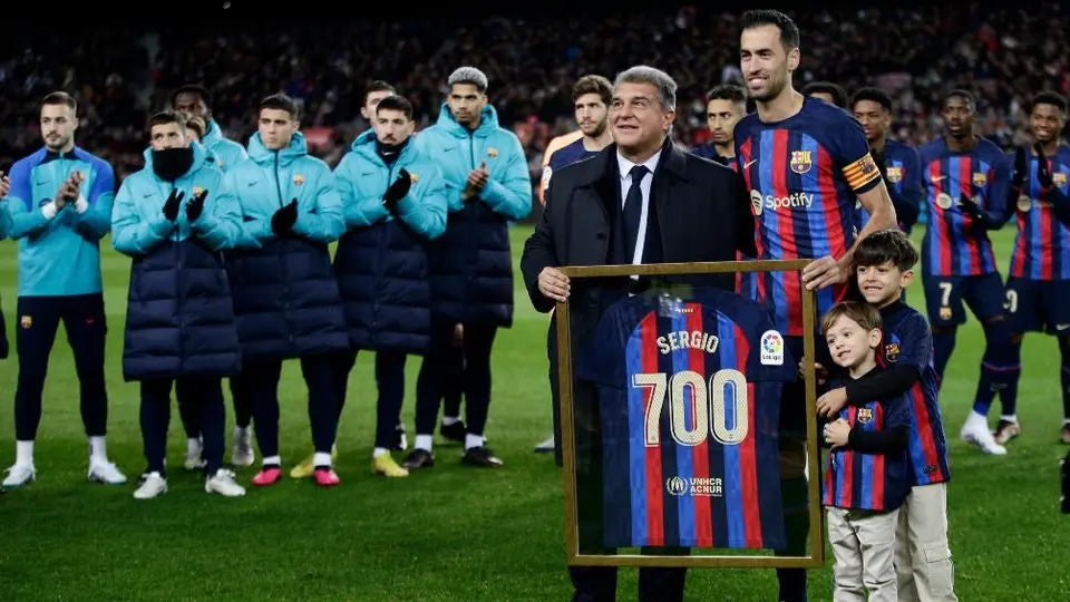 Barcelona: Sergio Busquets recibe homenaje por sus 700 partidos