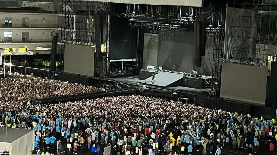 Billie Eilish pospone concierto en Foro Sol por fuerte lluvia