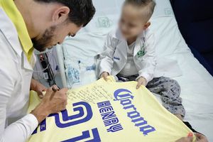 Henry Martín le cumple sueño de pequeño en cuidados paliativos