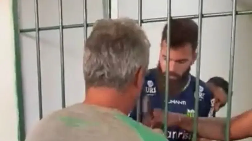 Jugadores de equipo brasileño quedan 'encarcelados' en vestidor durante partido de futbol