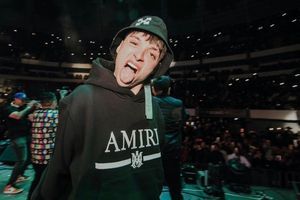 Peso Pluma reveló su sueño frustrado de ser jugador de Chivas