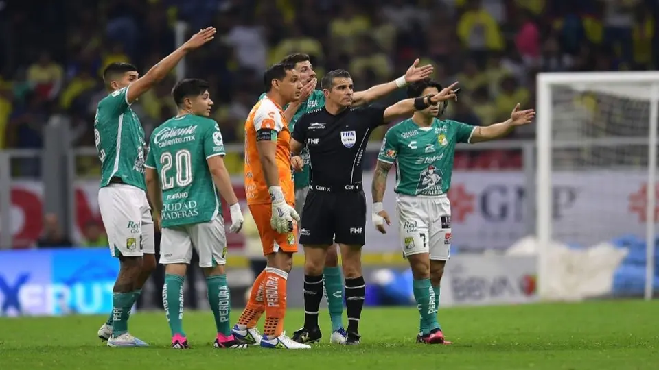 'El arbitraje desvirtuó el juego': Javier Berges, auxiliar de Nicolás Larcamón