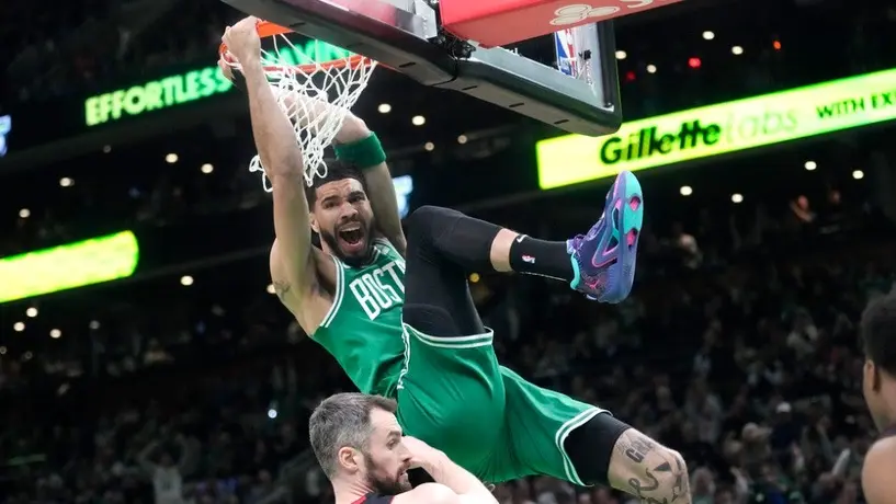 NBA: Celtics vencen al Heat y se aferran a la vida al poner la serie 3-2